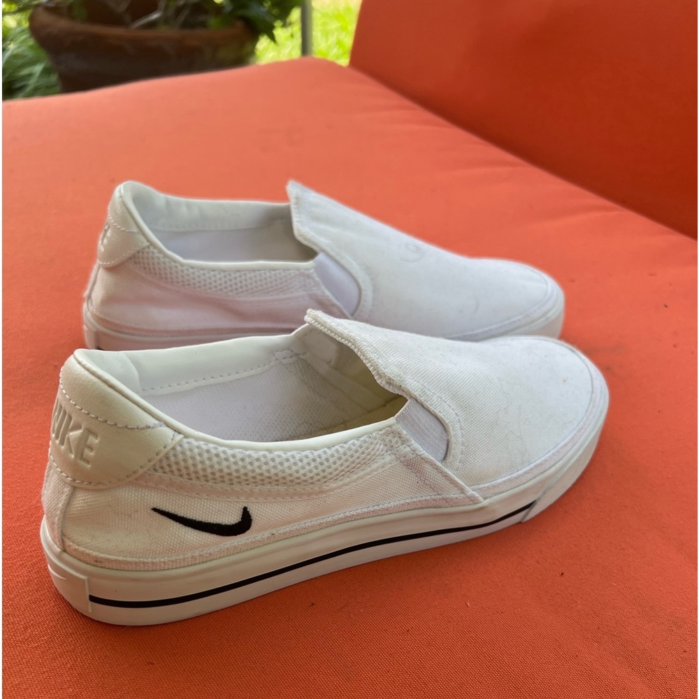 Nike women tennis shoes new